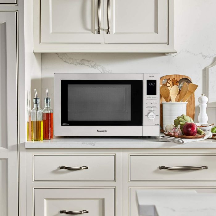 Extend Microwave Lifespan: Cleaning and Care Tips